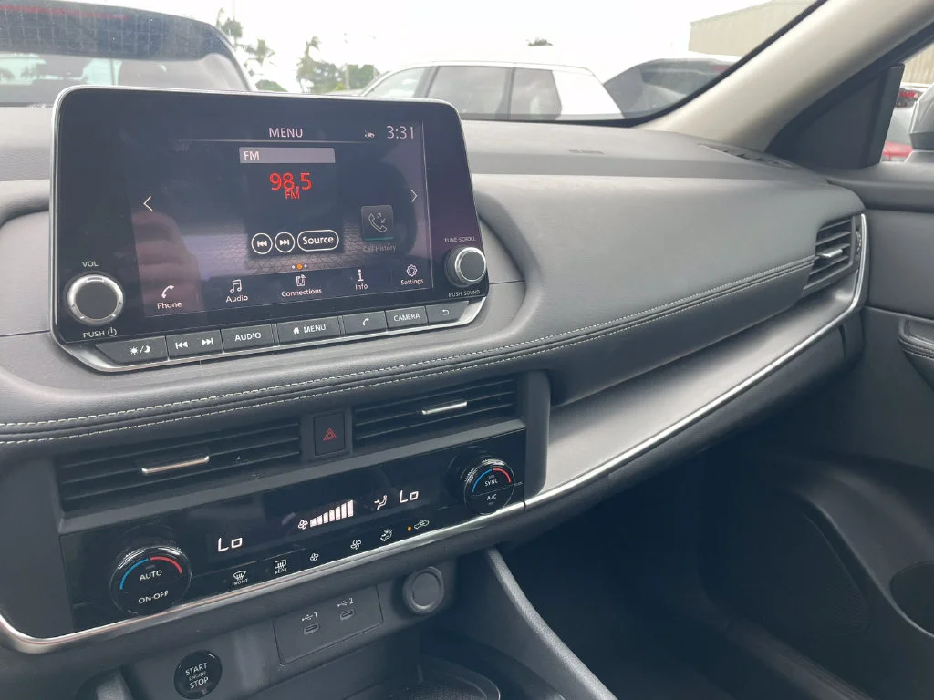 Used 2024 Gray Nissan SV image 13