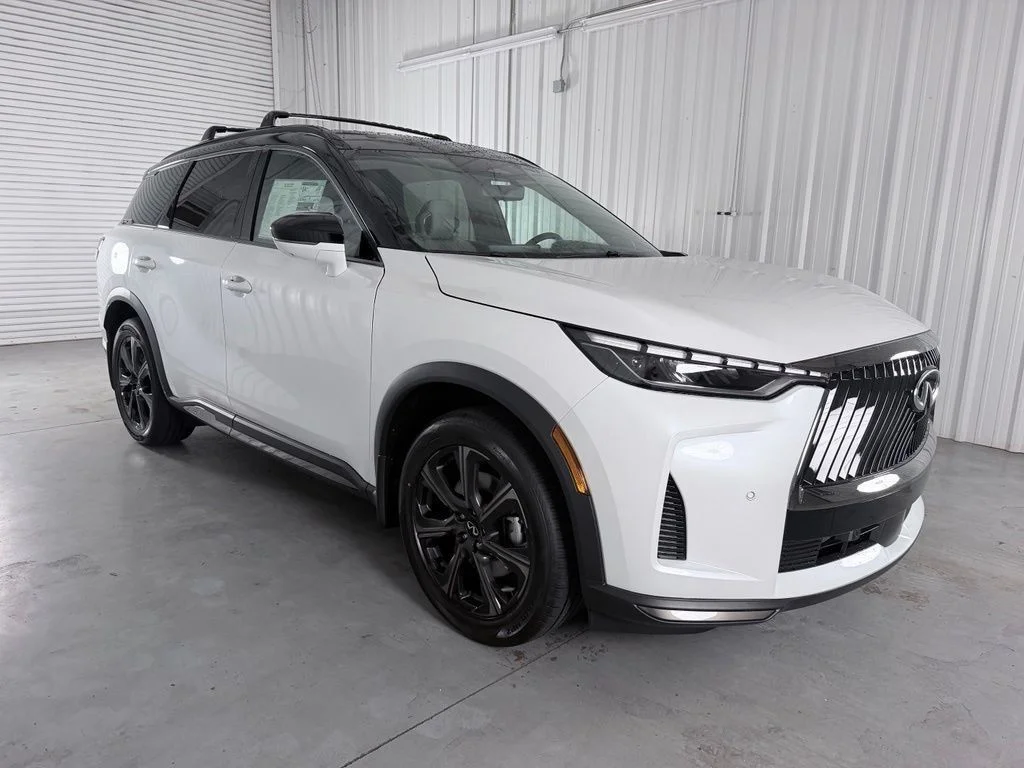 New 2027 2T RAD WHT INFINITI Autograph AWD image 4