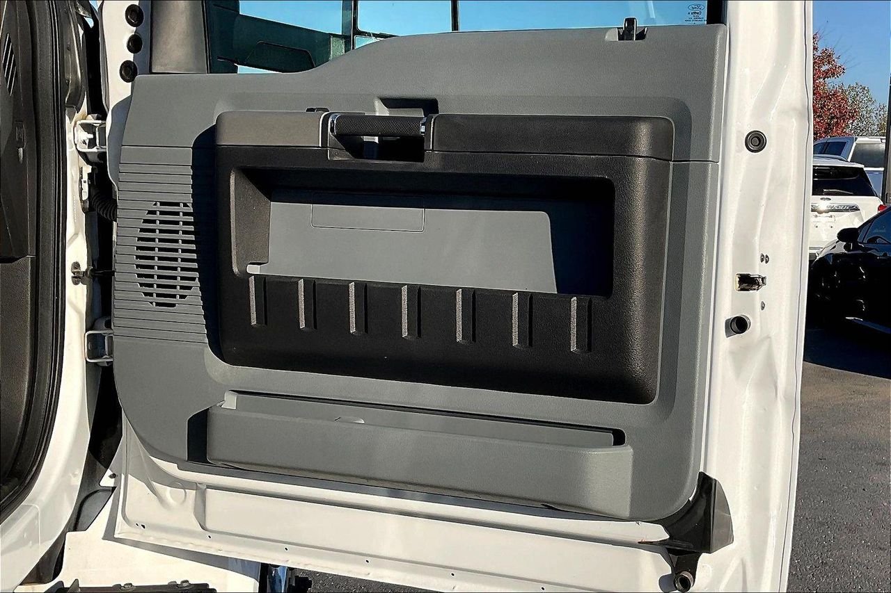 Used 2021 OXFORD WHITE Ford EXTENDED CAB CHASSIS-CAB image 27