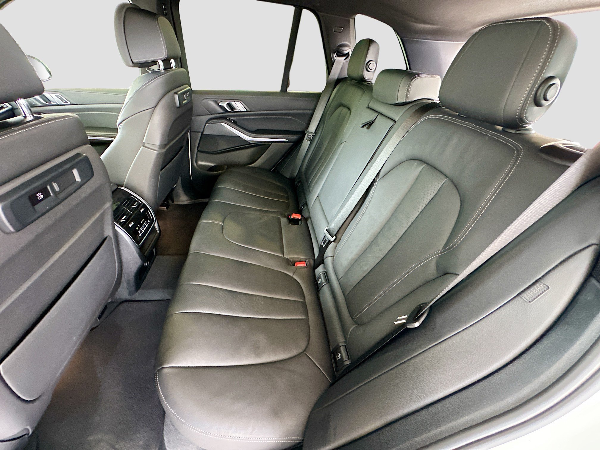 Used 2022 Mineral White Metallic BMW sDrive40i image 23