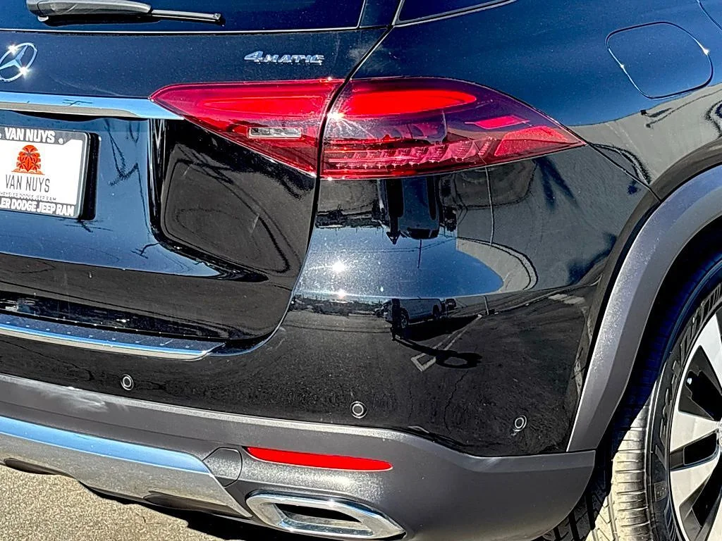 Used 2025 Black Mercedes-Benz GLE 450 4MATIC® image 4