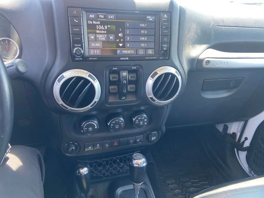 Used 2017 White Jeep Unlimited Rubicon image 36