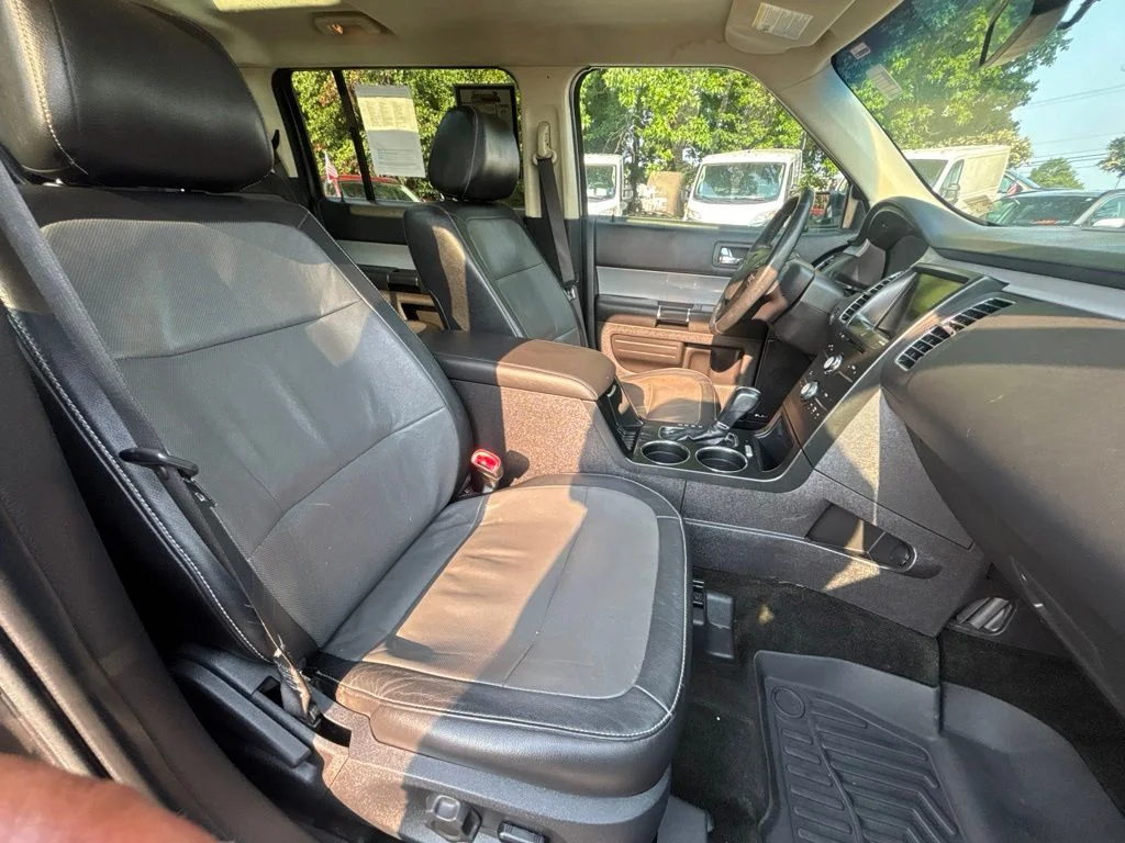 Used 2015 Black Ford SEL image 31