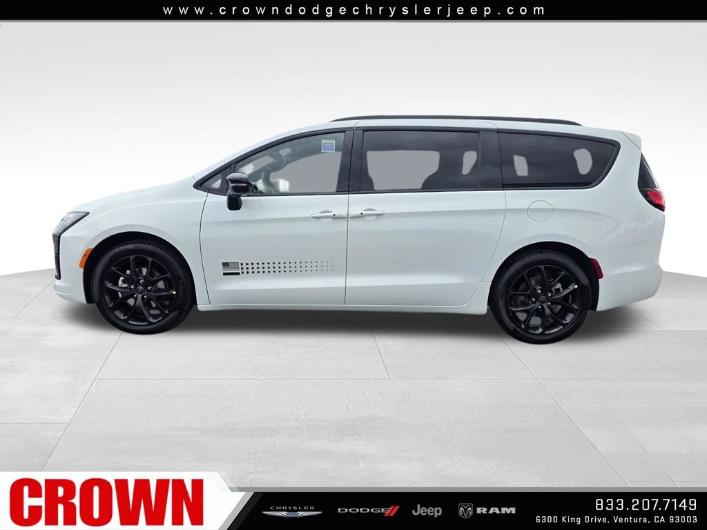 New 2027 Bright White Clear-Coat Paint Chrysler Select image 8