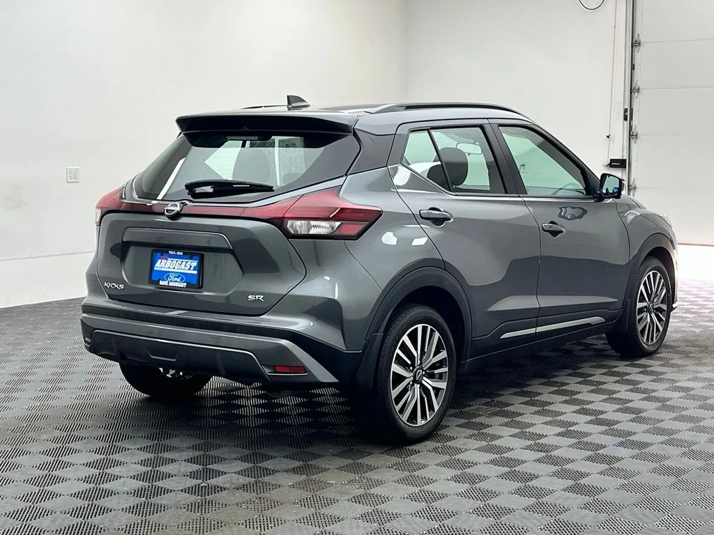 Used 2024 Gray Nissan SR image 8