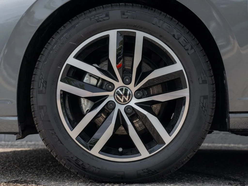 New 2026 Platinum Gray Metallic Volkswagen 1.5T SE image 7