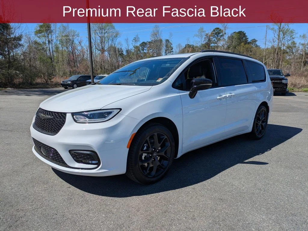 New 2026 Bright White Clear-Coat Exterior Paint Chrysler Limited image 10