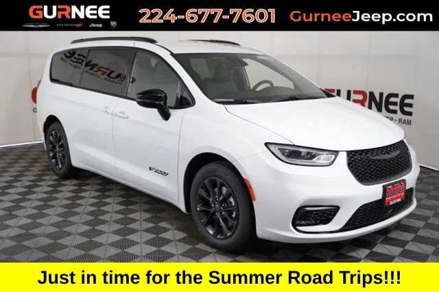 2025 Chrysler Pacifica Select's photo
