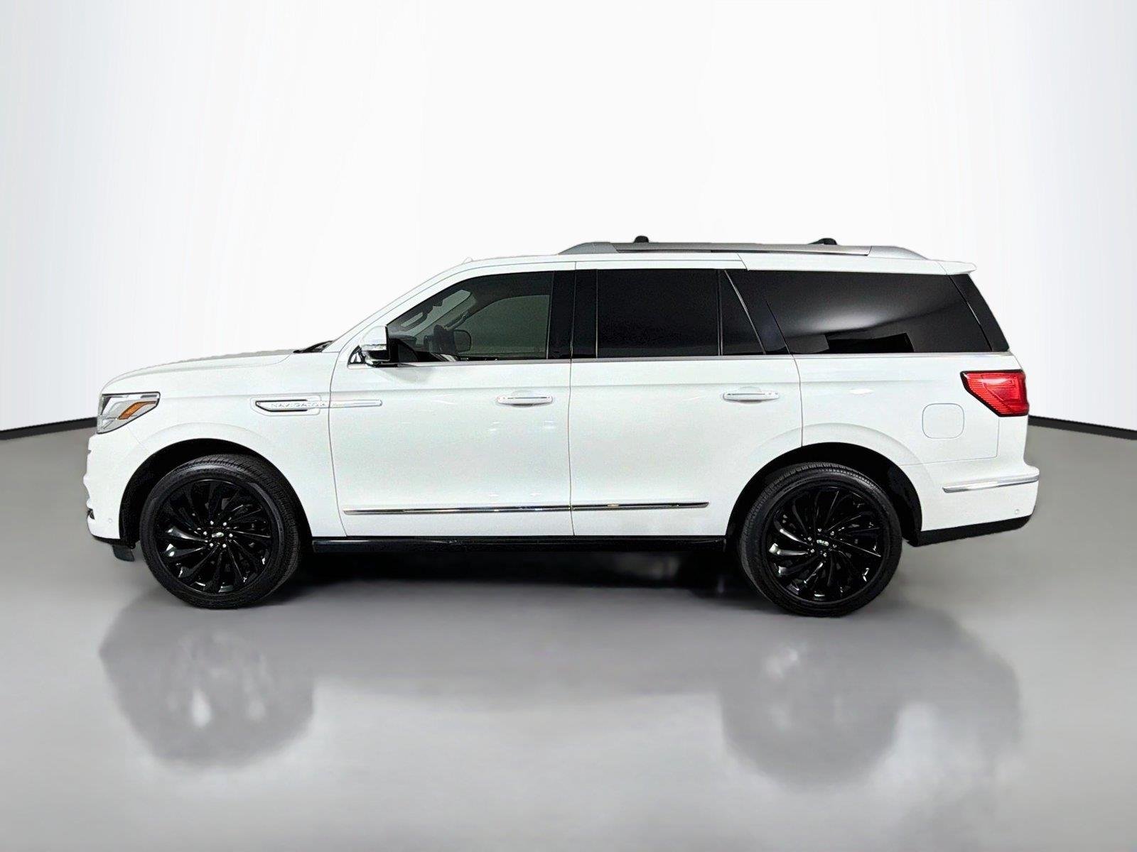 Used 2020 Pristine White Lincoln Reserve image 8