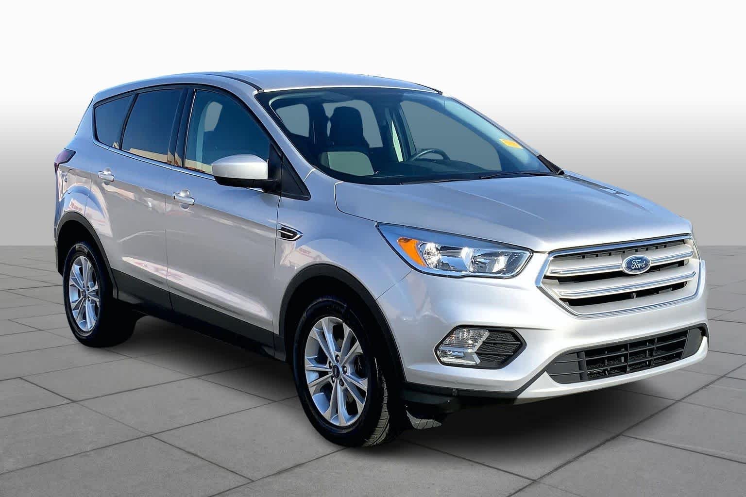 Used 2019 Ford Escape SE with VIN 1FMCU0GD9KUA28946 for sale in Egg Harbor Township, NJ