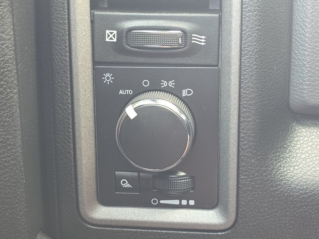 Used 2018 Grey Ram Tradesman image 13
