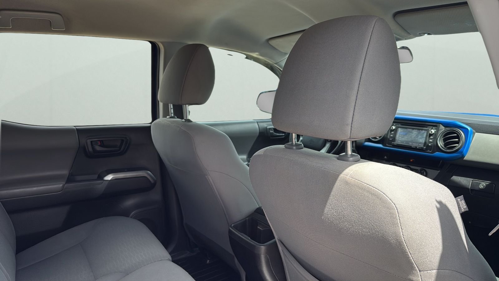 Used 2016 Blue Toyota SR5 image 27