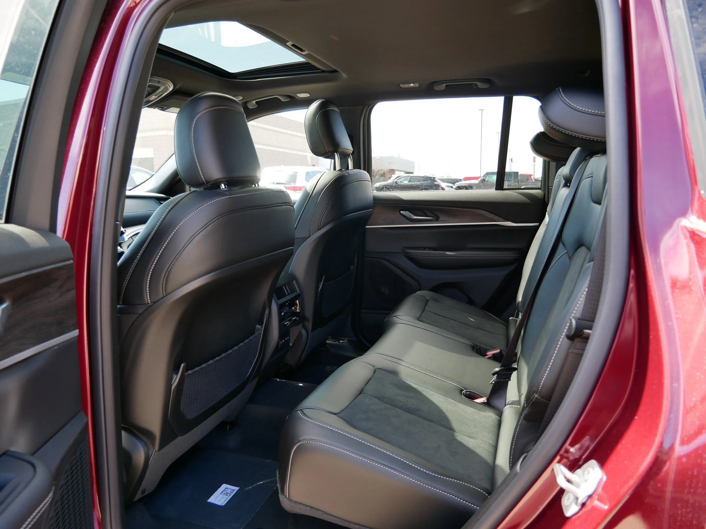 New 2026 Velvet Red Pearl-Coat Exterior Paint Jeep Laredo Altitude image 8
