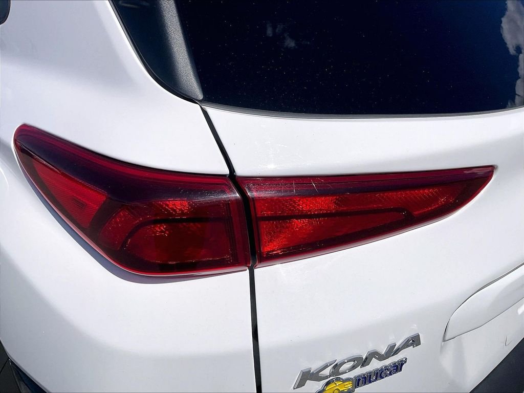 Used 2023 White Hyundai SEL image 29