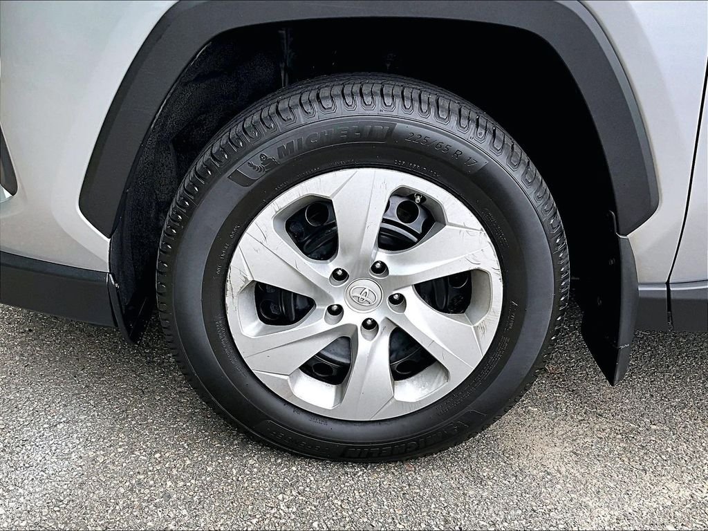 Used 2022 Silver Toyota LE image 7