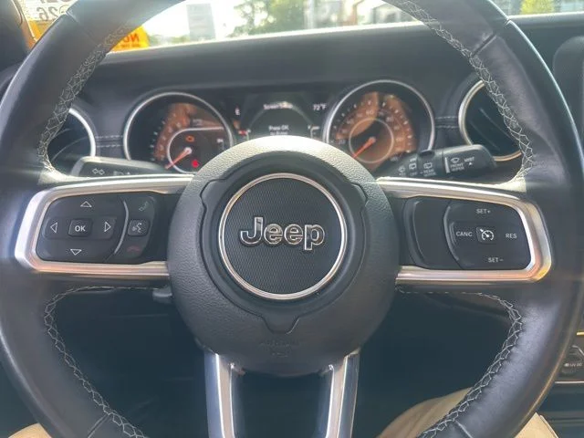 Used 2018 White Jeep Unlimited Sahara image 25