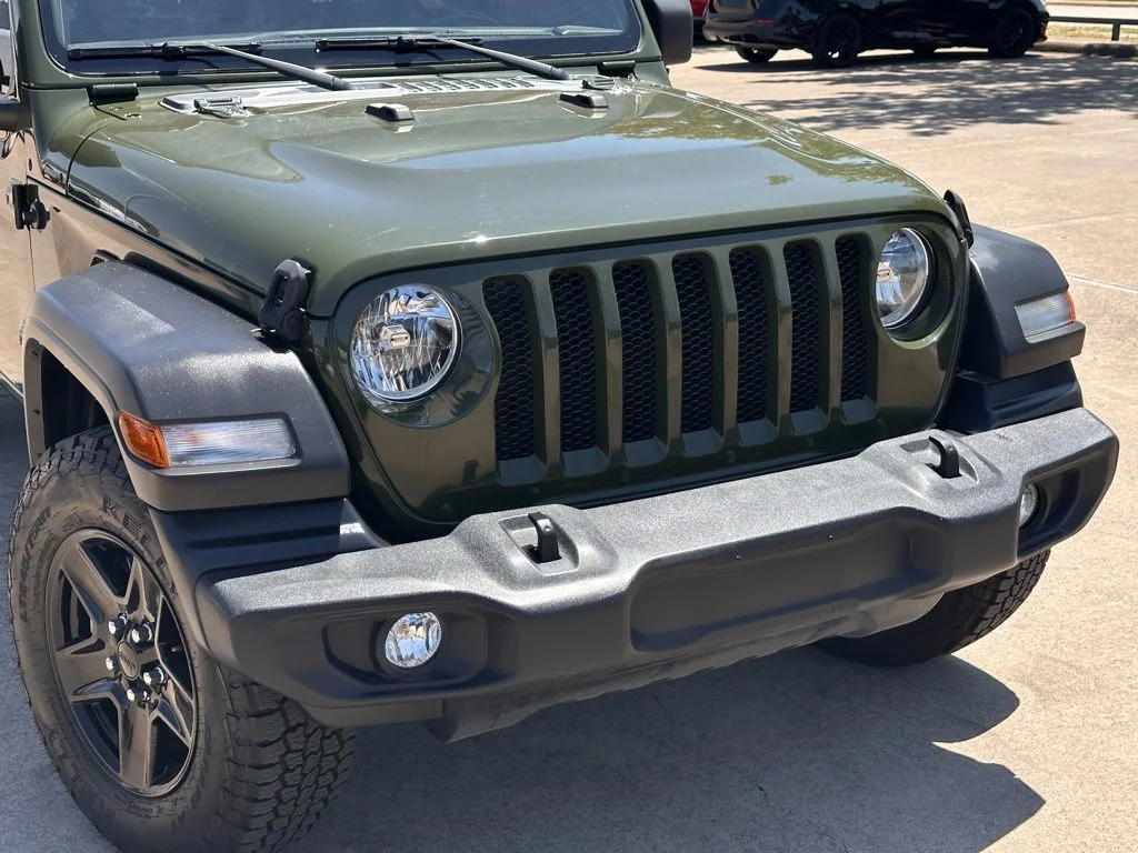 Used 2022 Green Jeep Unlimited Sport S image 2