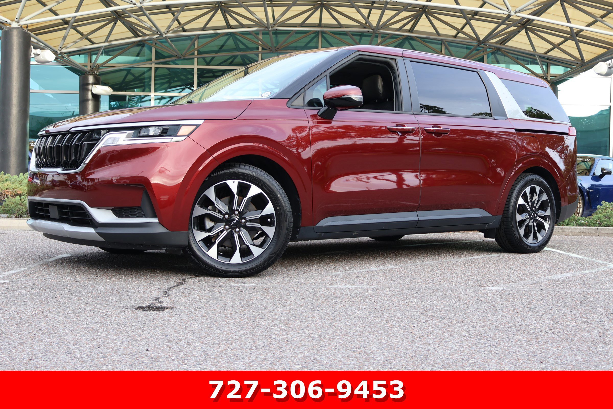 2023 Kia Sedona EX's photo