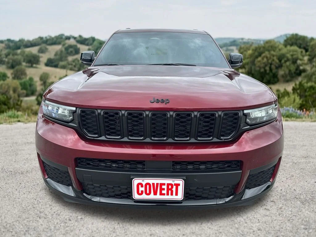 Used 2023 Red Jeep Altitude X image 9