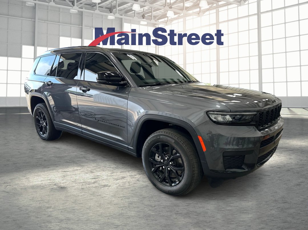 Used 2024 Gray Jeep Altitude image 7