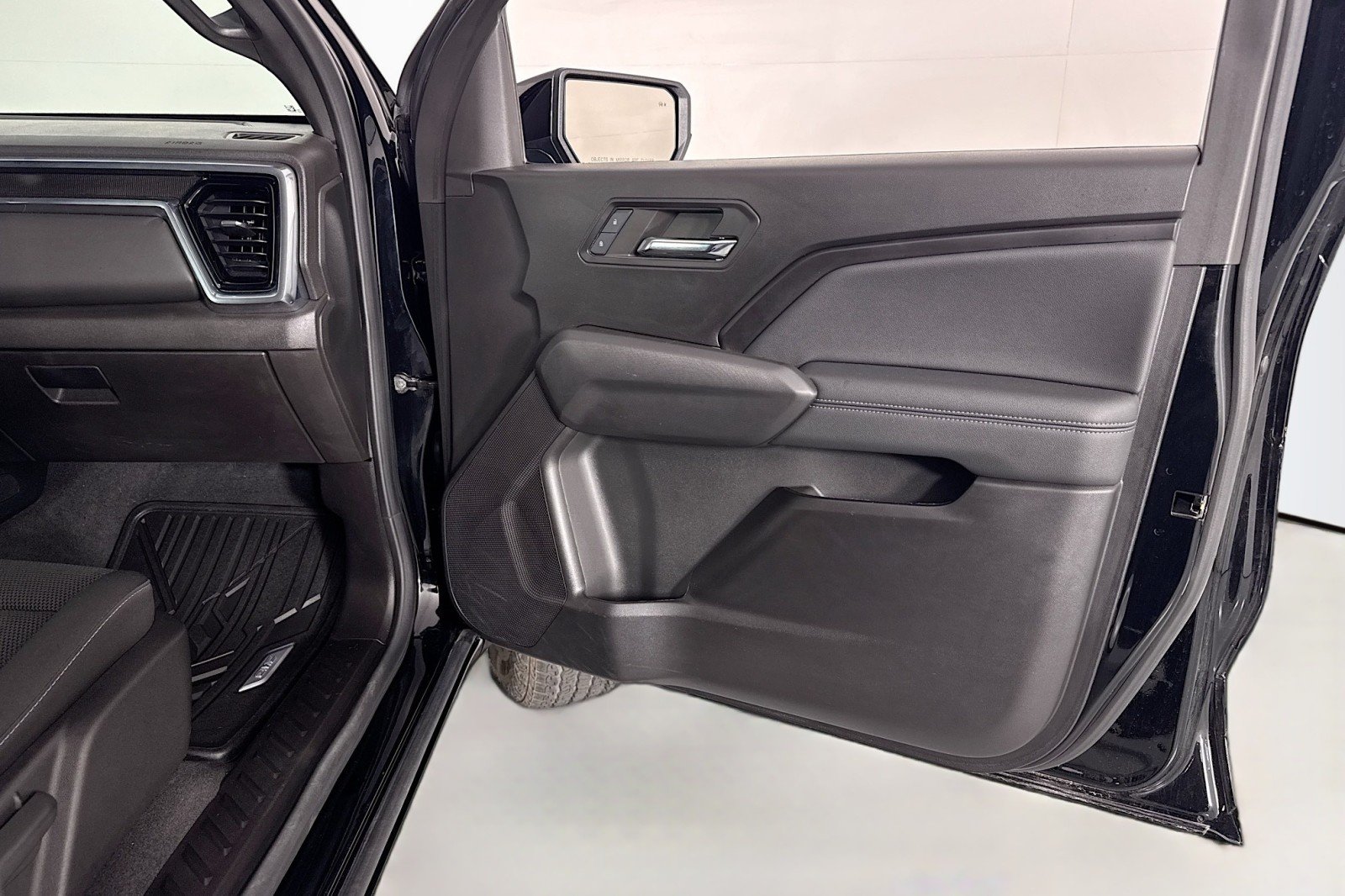 Used 2024 Onyx Black GMC 2WD Elevation image 23