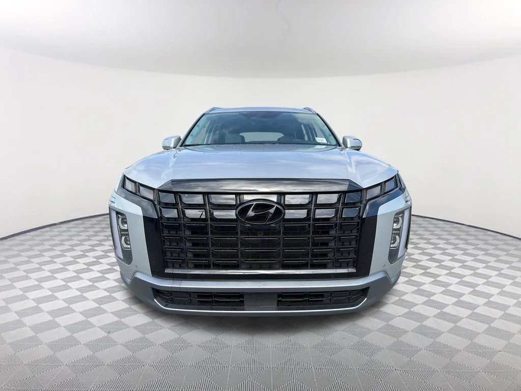 Used 2025 Silver Hyundai SEL Premium image 2