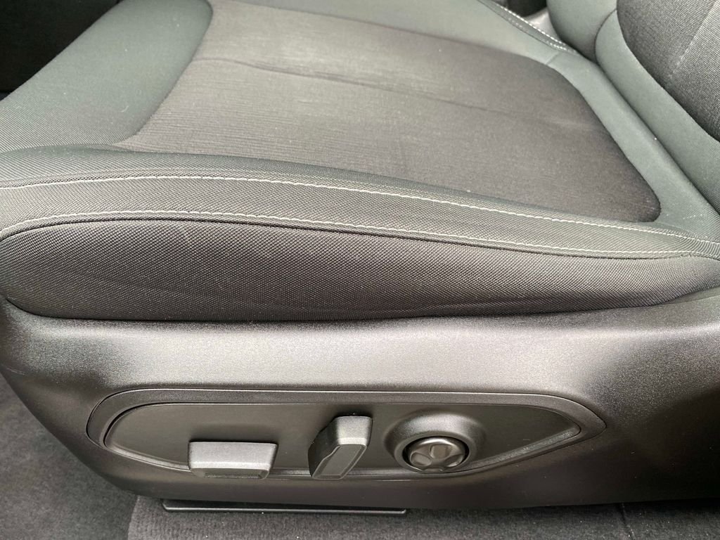 Used 2025 White Jeep Laredo X image 25