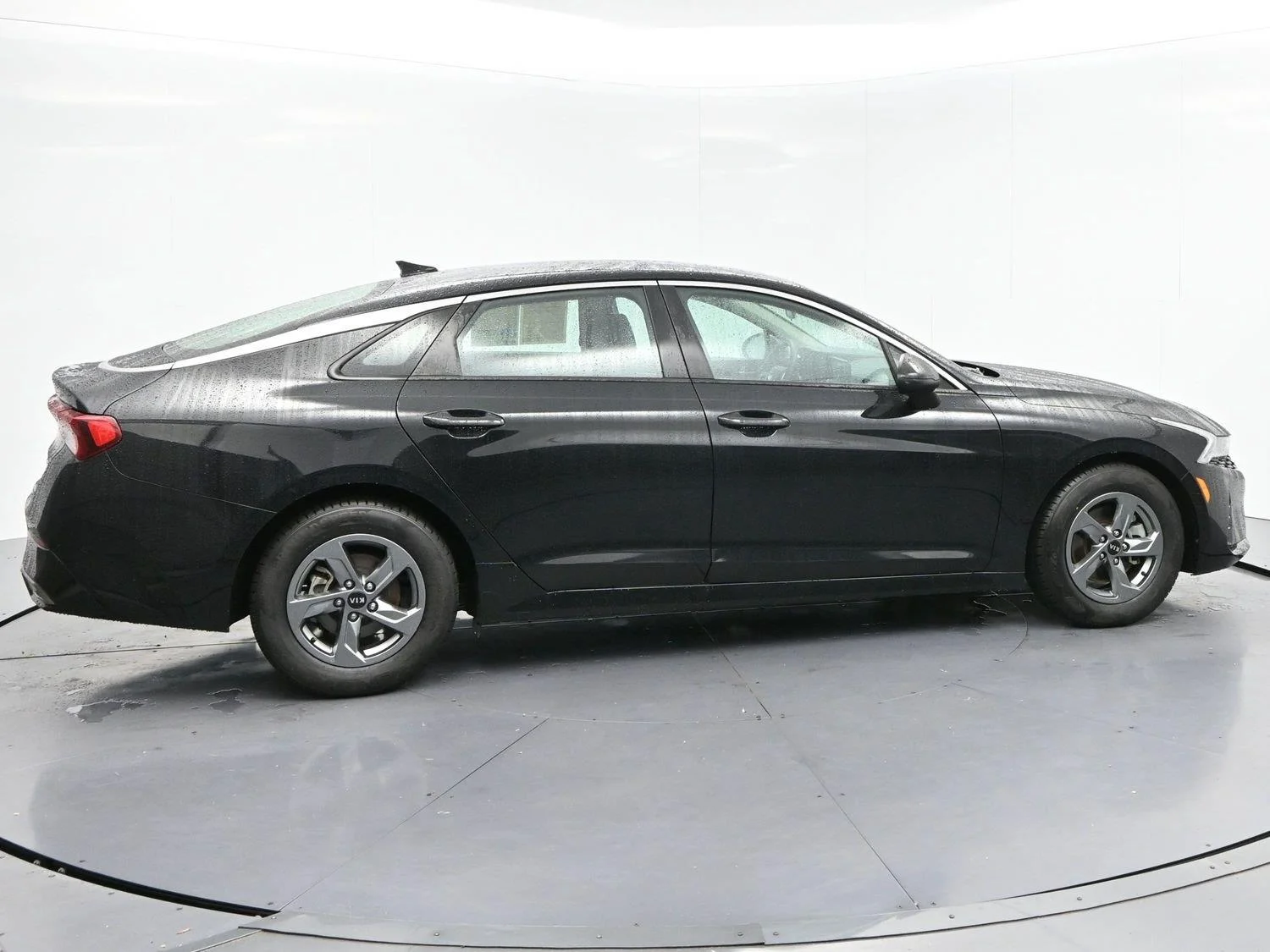 Used 2021 Ebony Black Kia LXS image 8