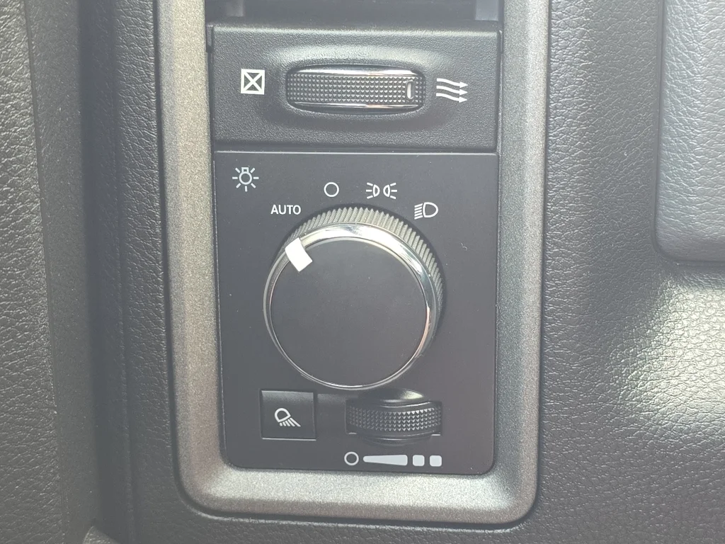 Used 2018 Grey Ram Tradesman image 13