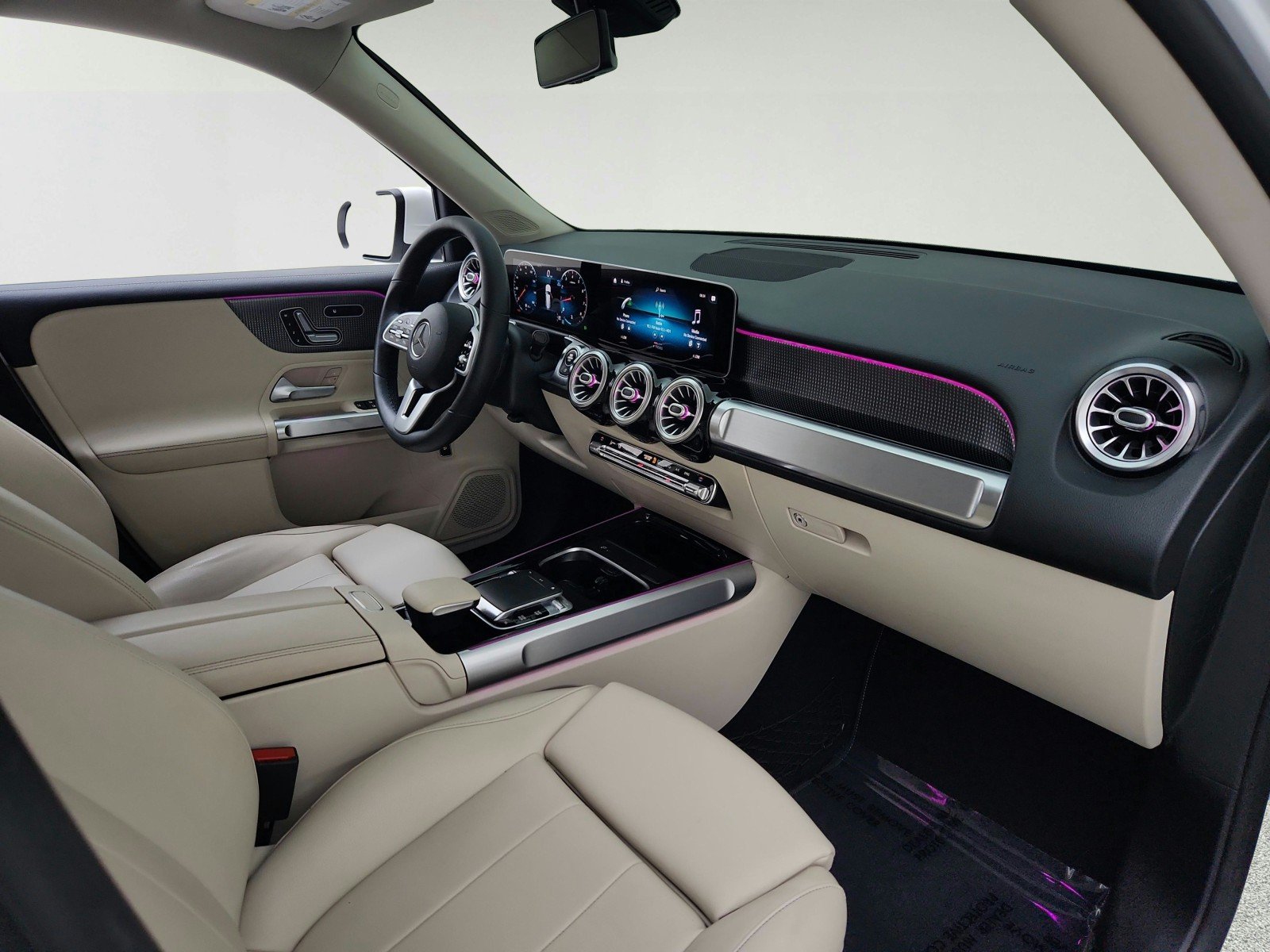 Used 2020 Polar White Mercedes-Benz GLB 250 image 31