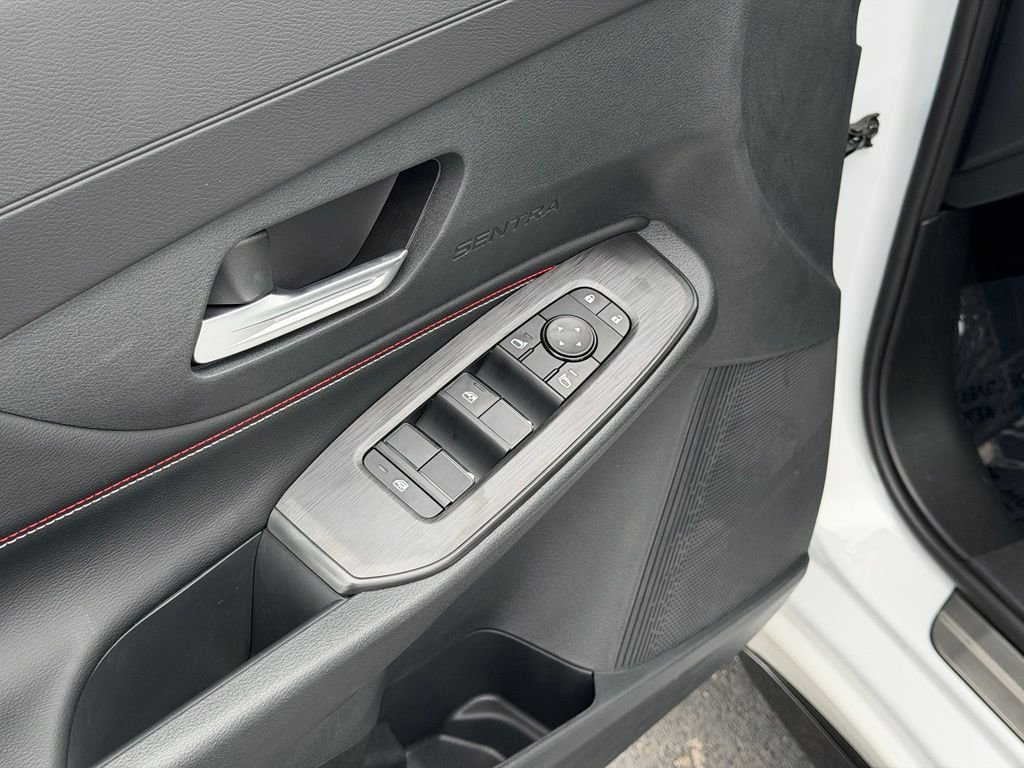 New 2026 Aspen White TriCoat / Super Black Two-tone Nissan SR image 13