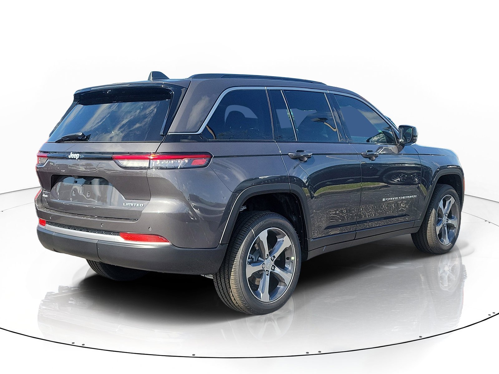 New 2026 Baltic Gray Metallic Clear-Coat Exterior Paint Jeep Limited image 3