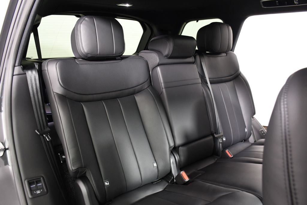 New 2026 Carpathian Gry Land Rover SE image 22