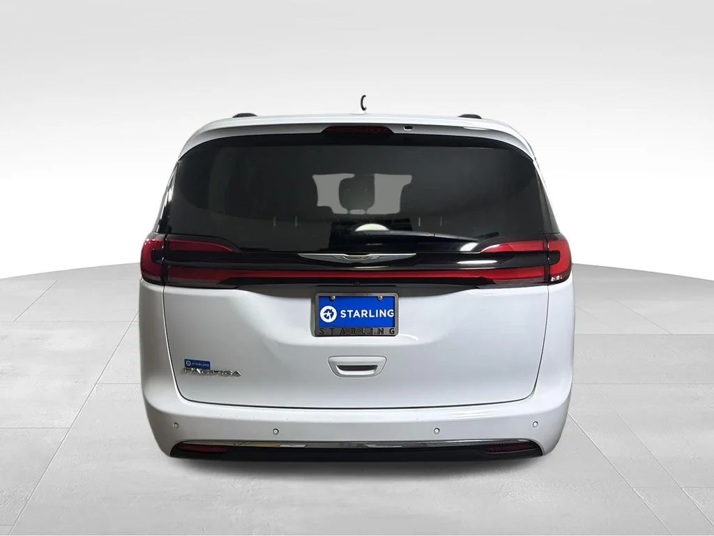Used 2022 White Chrysler Touring L image 8