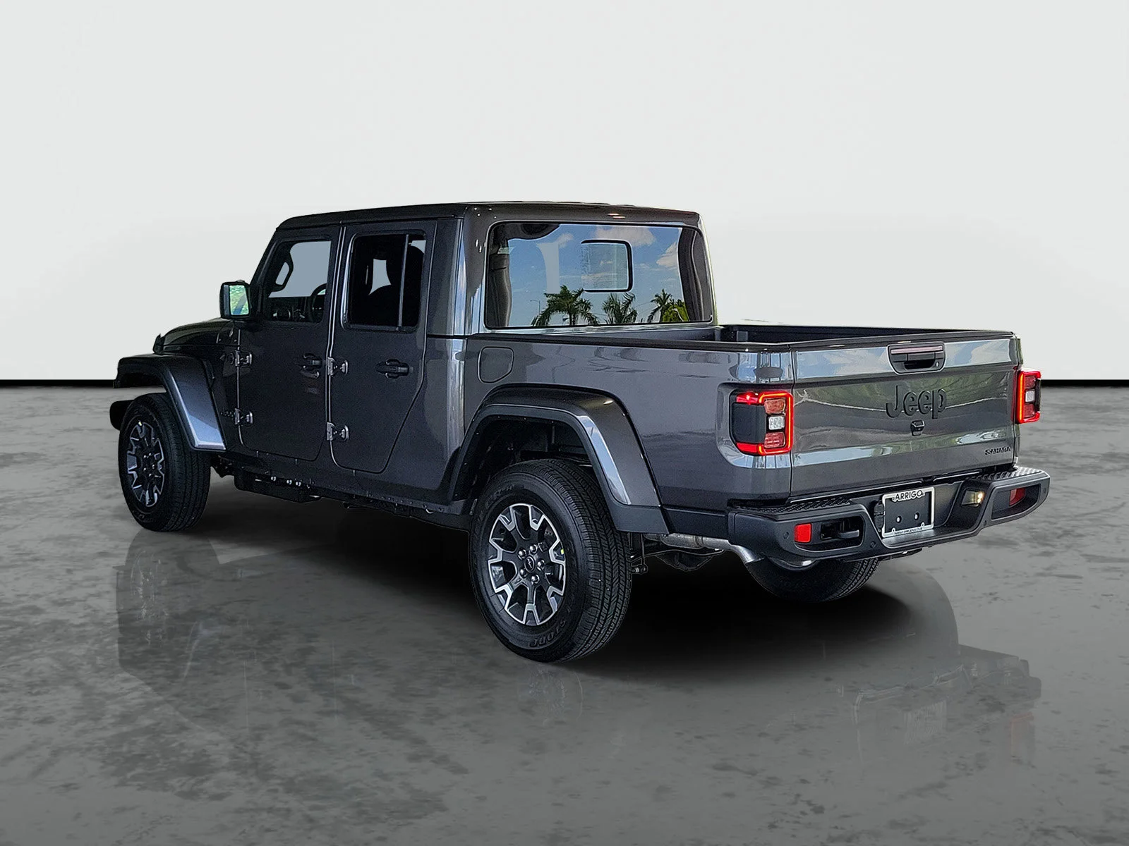 New 2026 Granite Crystal Metallic Clear-Coat Exterior Paint Jeep Sahara image 2