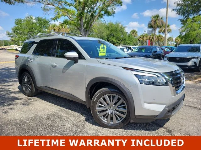 2024 Nissan Pathfinder SL 2WD's photo