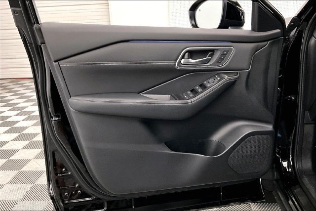 New 2026 Super Black Nissan Platinum image 33