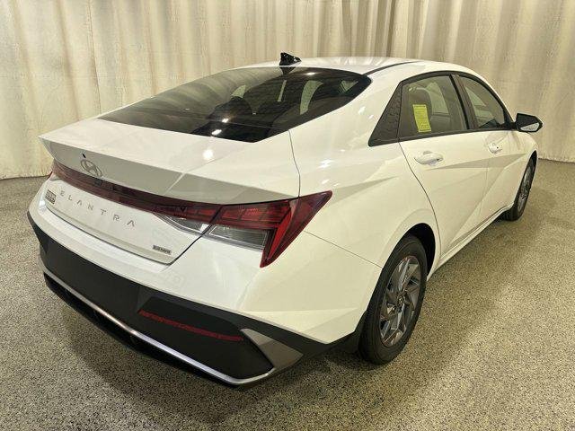2026 Hyundai Elantra Blue - Photo 8