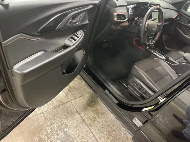Used 2023 Mosaic Black Metallic Chevrolet RS image 18
