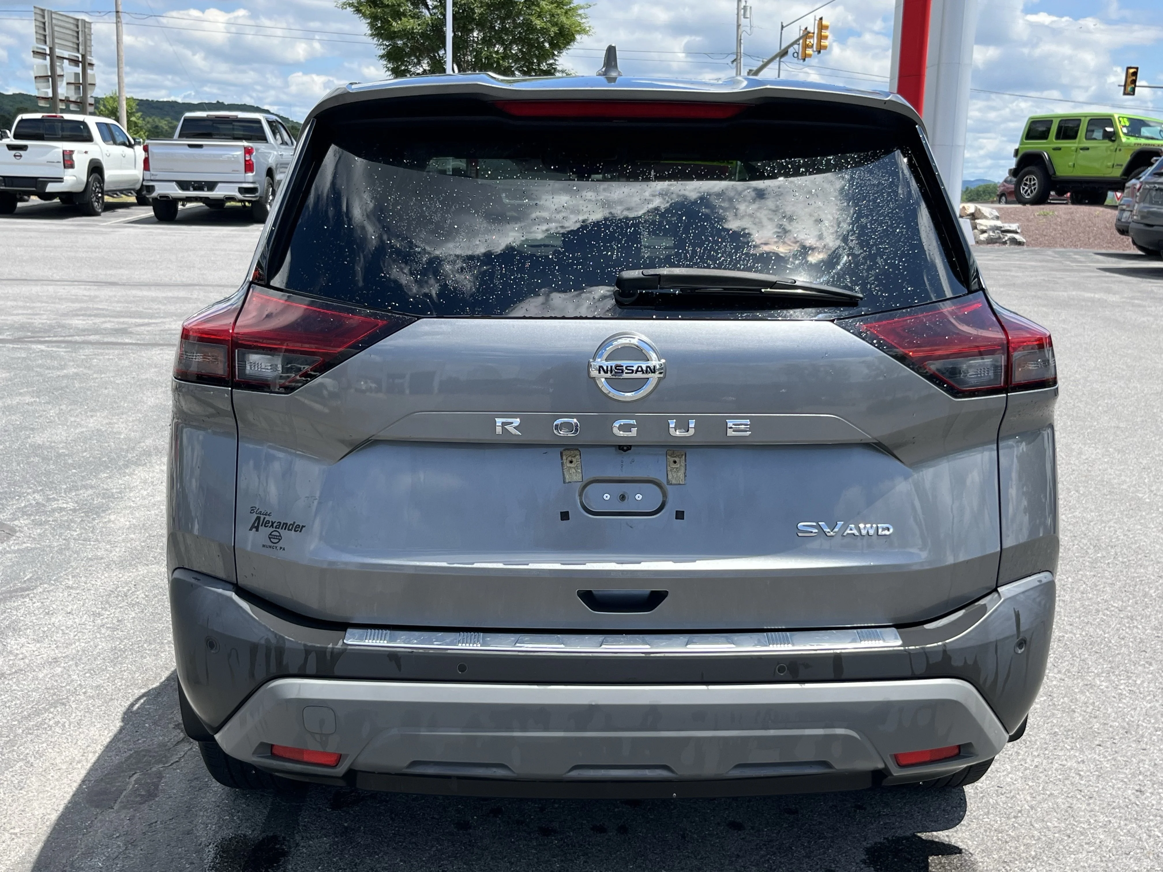 Used 2021 Gun Metallic Nissan SV image 6