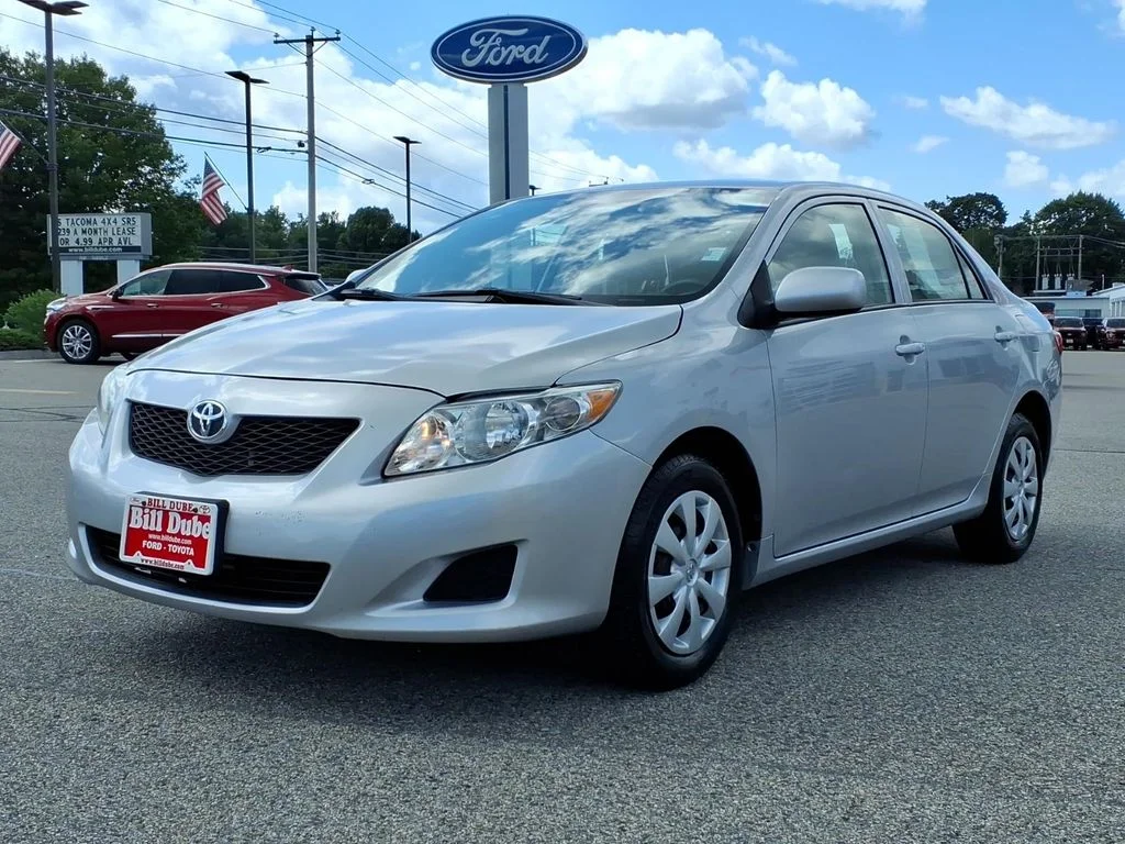 Used 2010 Silver Toyota LE image 18