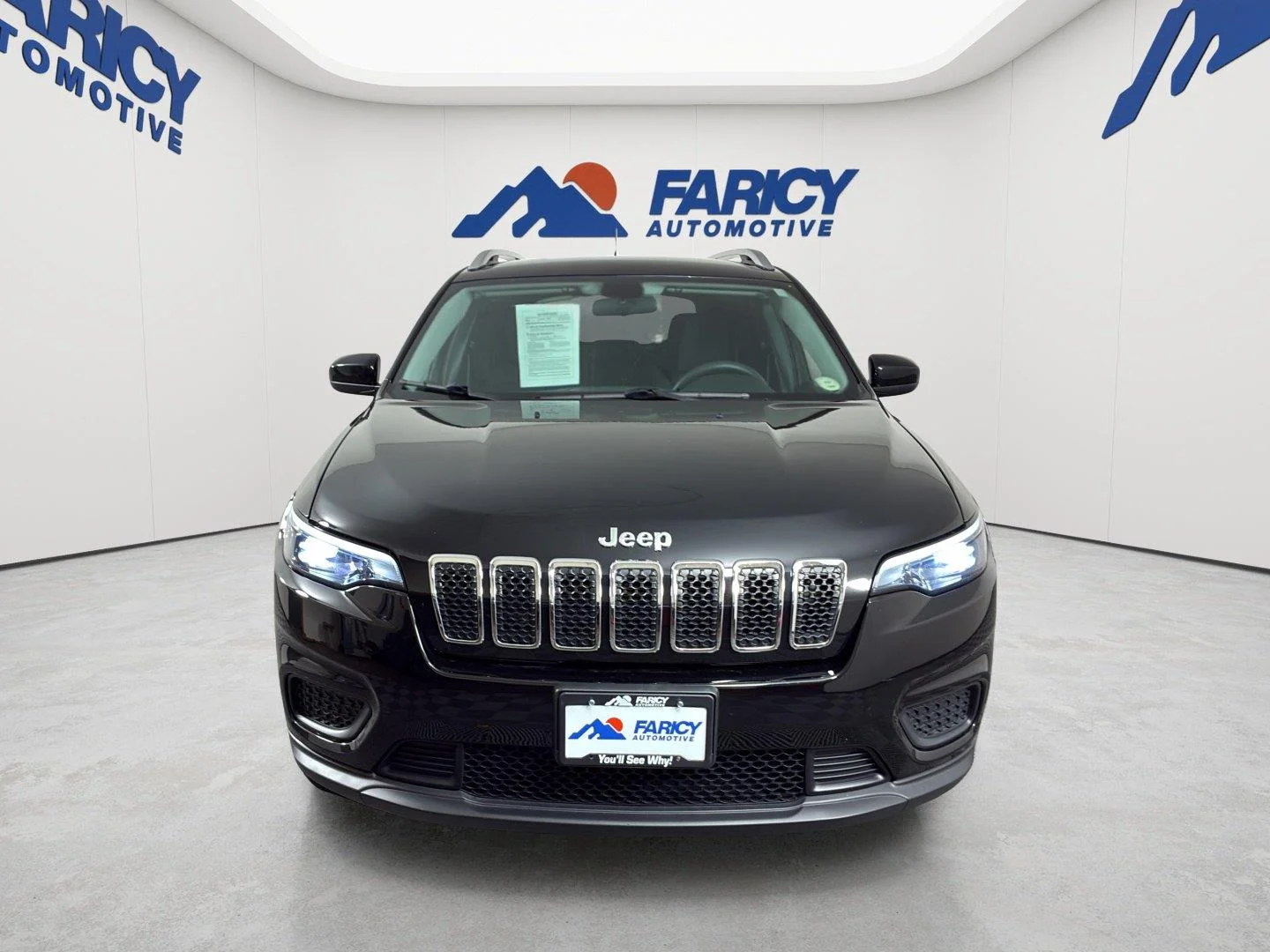 Used 2020 Diamond Black Crystal Pearlcoat Jeep Latitude image 4