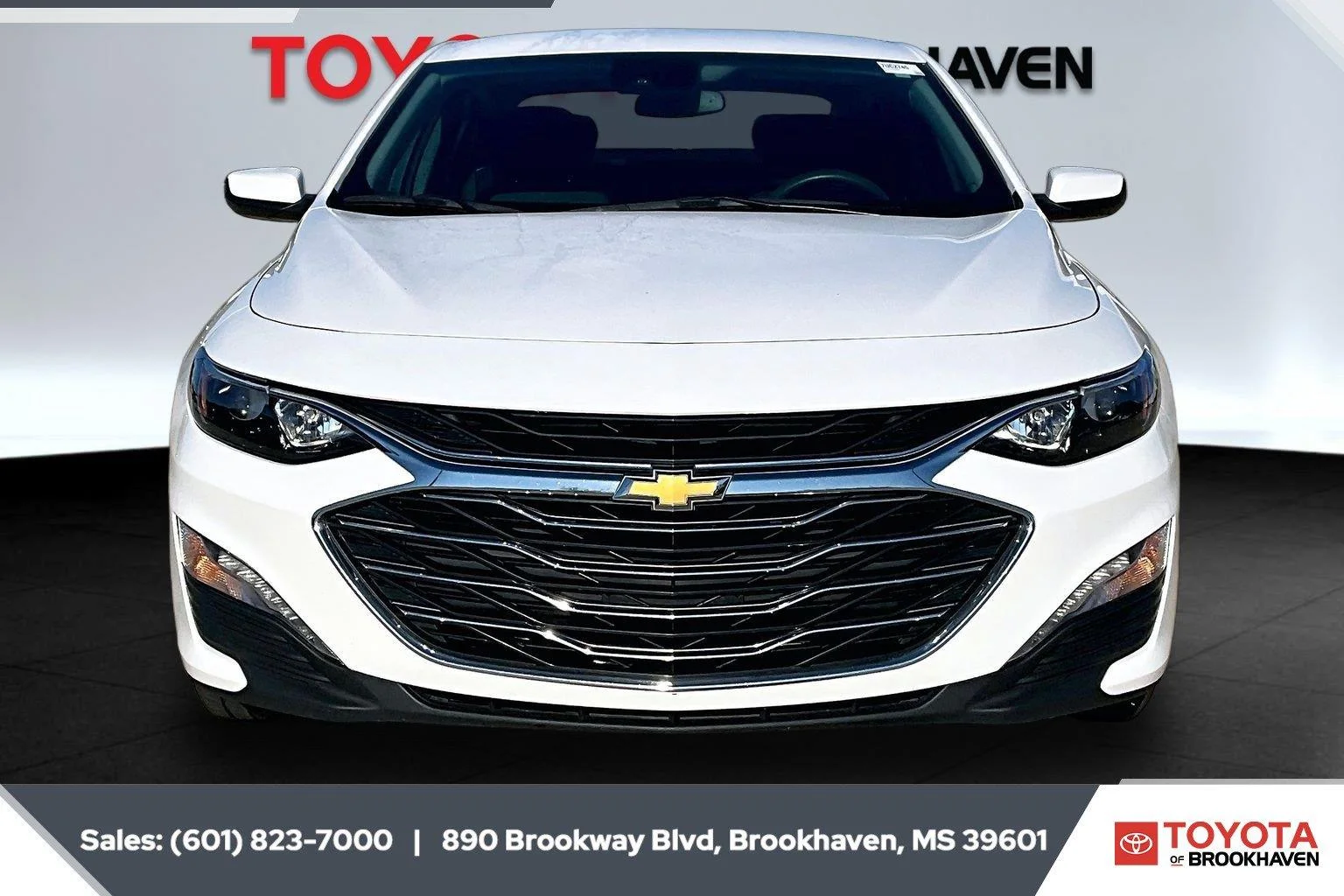 Used 2024 Summit White Chevrolet LT image 3