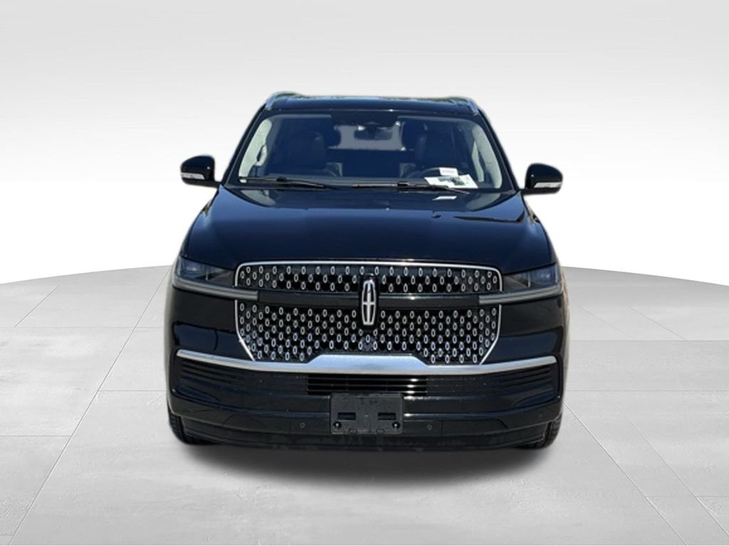 Used 2025 Black Metallic Lincoln Reserve image 4