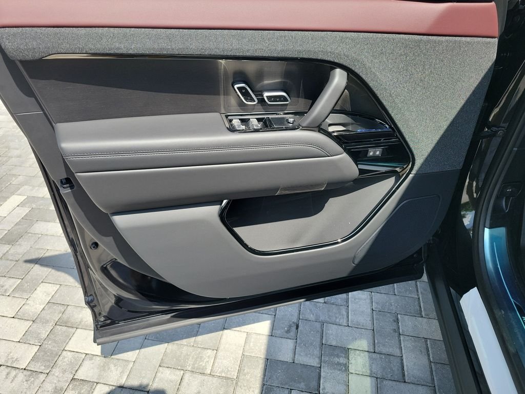 New 2026 Santorini Black Land Rover Dynamic SE image 23