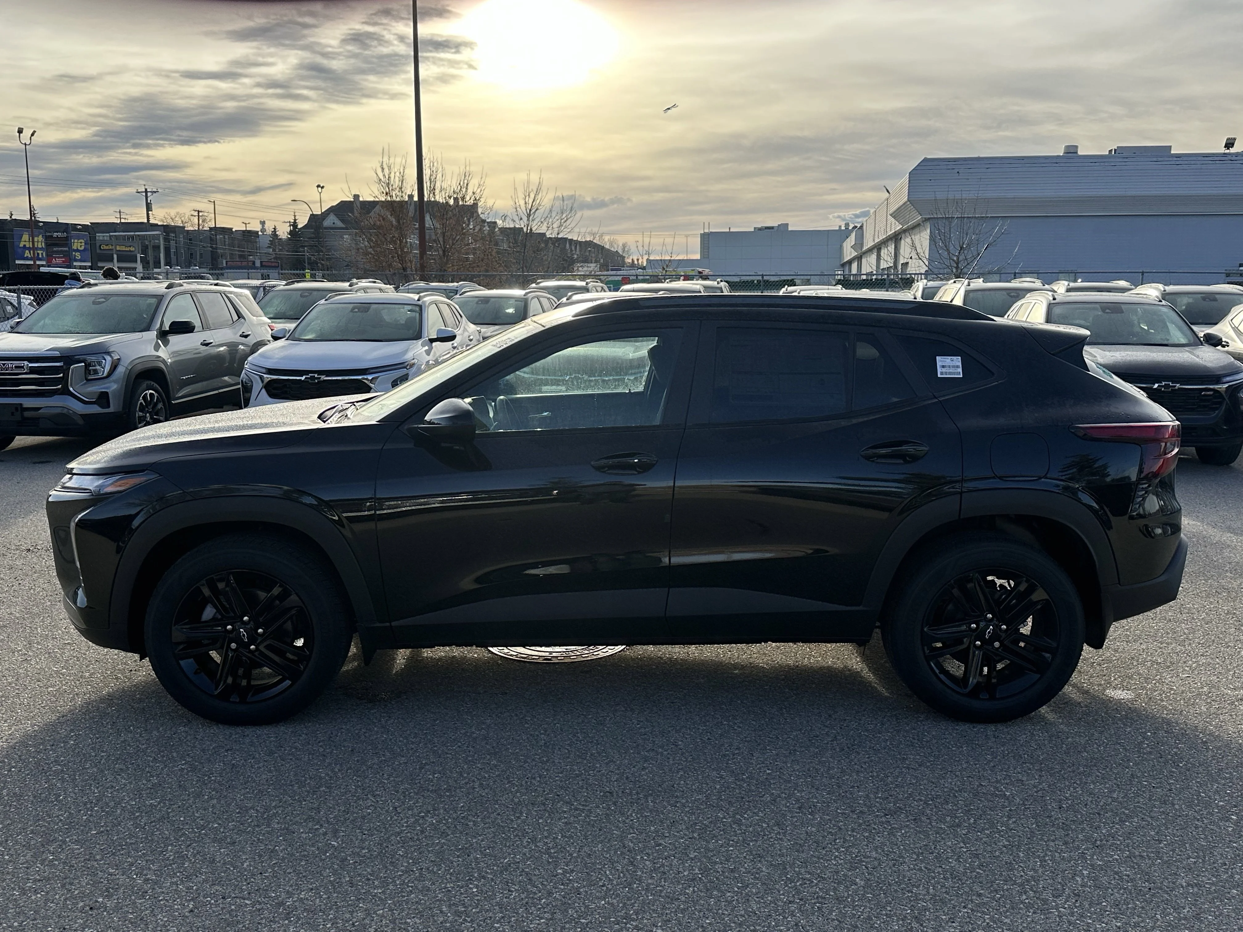 New 2026 Mosaic Black Metallic Chevrolet ACTIV image 3