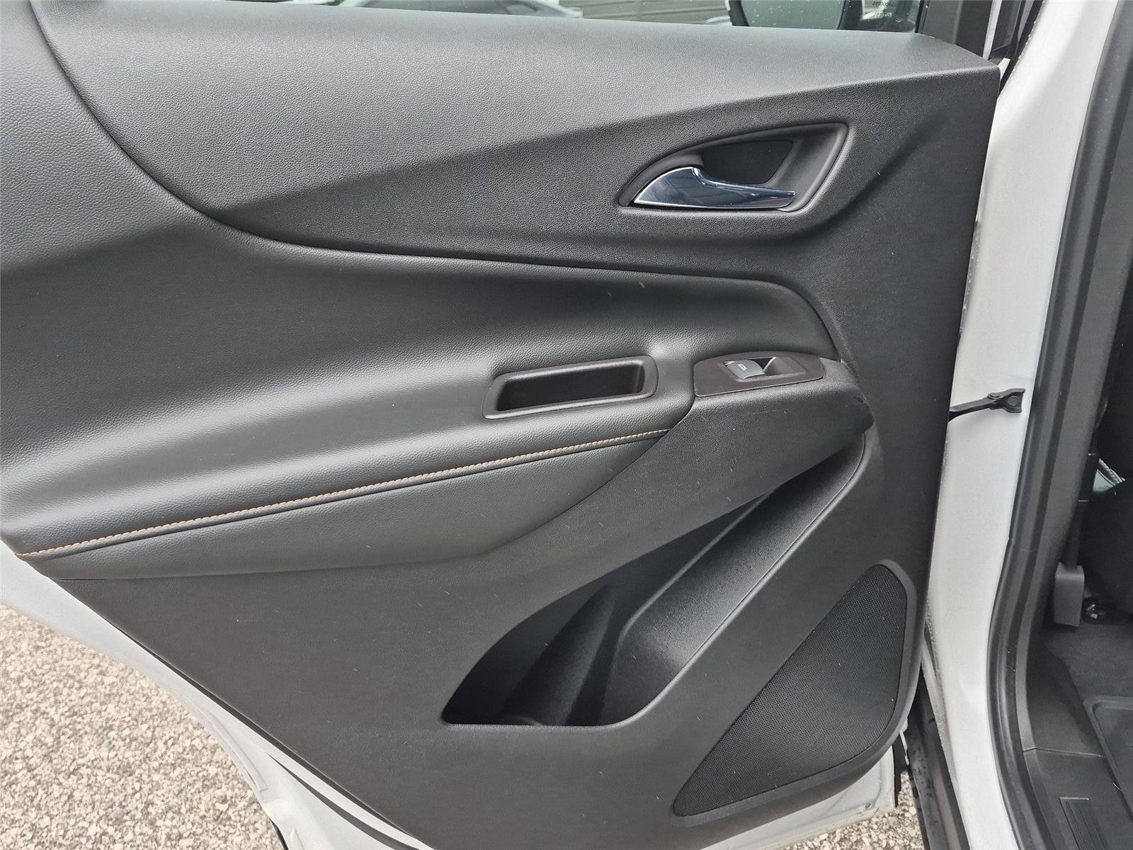 Used 2019 Iridescent Pearl Tricoat Chevrolet Premier image 29