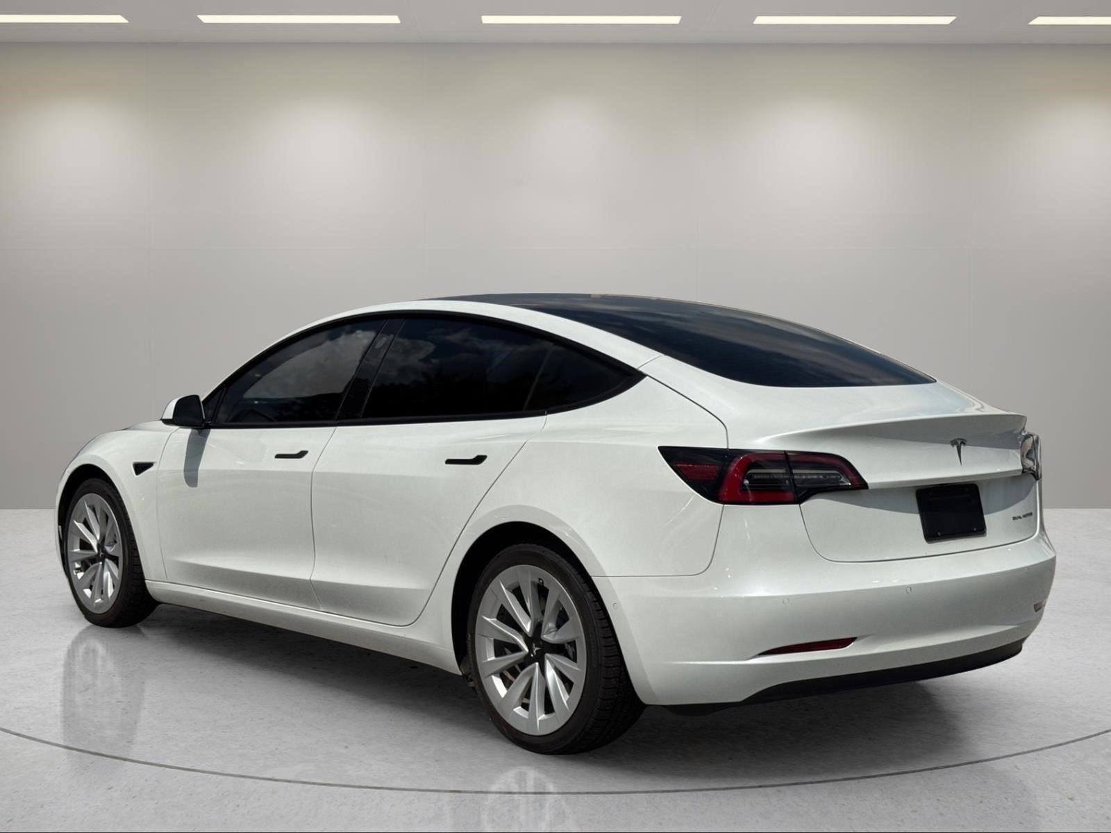 Used 2022  Tesla Long Range image 3