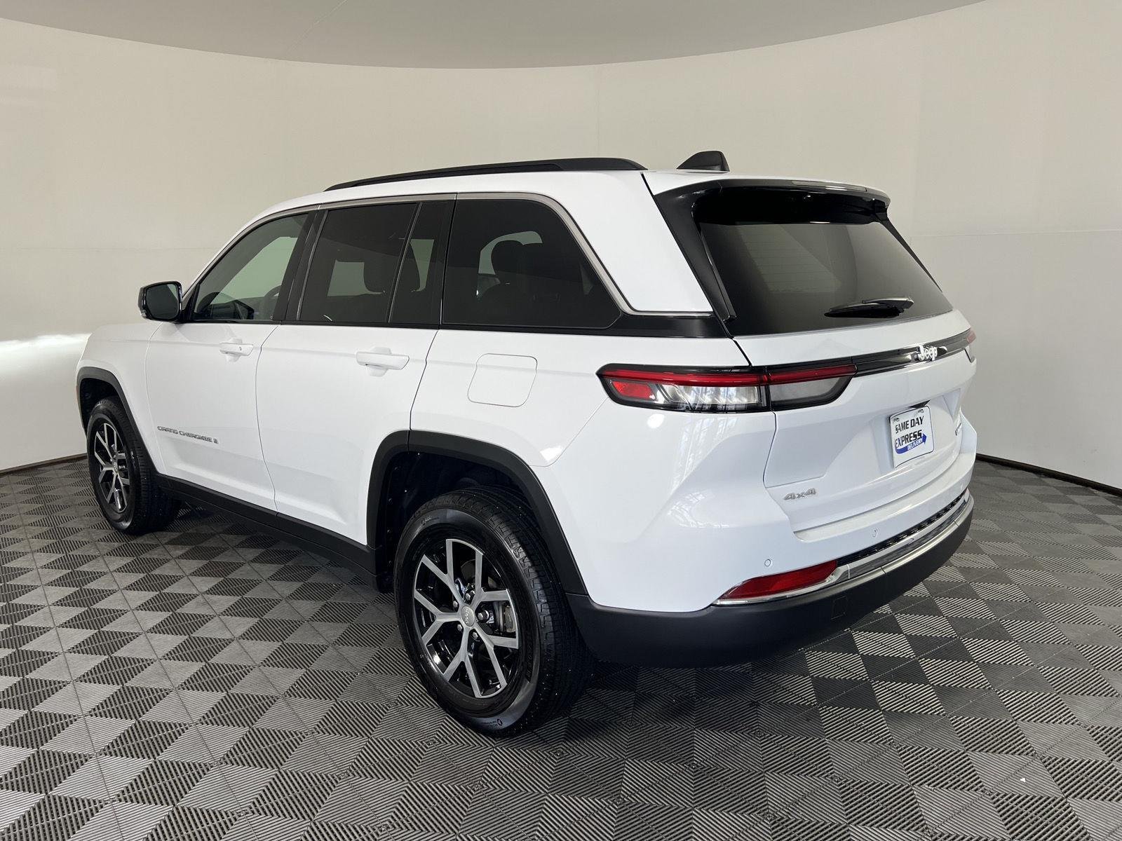 Used 2025 Wh Jeep  image 28
