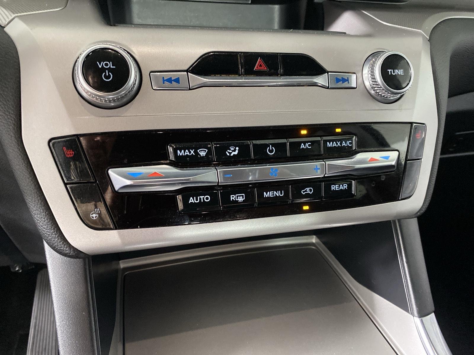 Used 2023 Iconic Silver Ford XLT image 22